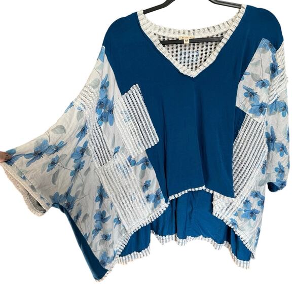 POL Crochet Detail Floral V Neck Oversized Top Tunic Blue White Size Medium - Picture 7 of 15